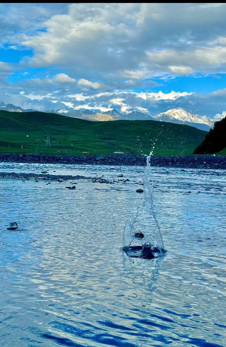 MoniqueKat83537's tweet photo. 出游，看的不是风景，不是山河湖海，而是一种离心更近的快乐～ https://t.co/4G3ZA4soJc