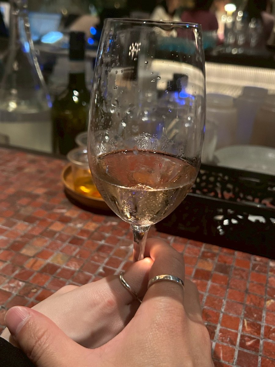 今年も無事2人の記念日をお祝いできました🥂ちなみにこの後、激しくNTRられます❣️
#プレゼントは他人棒
