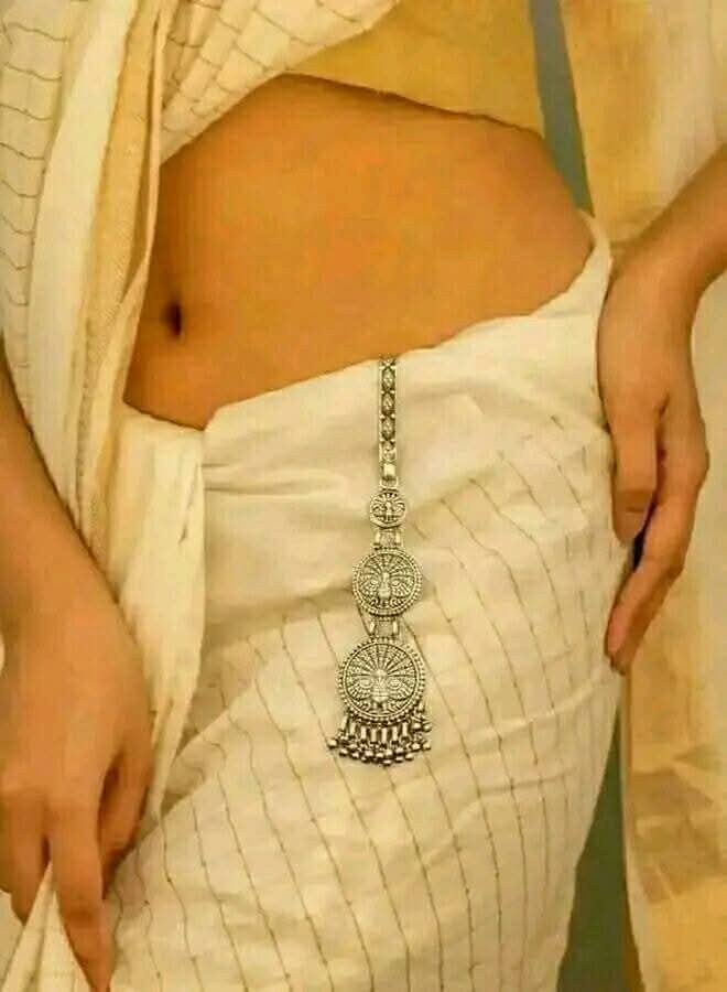 surendra2488185's tweet image. 💕रेशमी परदों से घर सज़ा लिया है मैने 💕 
                            पर 
    चाभियों की ज़िद थी कि कमर उसकी 
                        ही चाहिए 

#ValeTudo #NexT1DE_DORN #usmasters #Pakistan