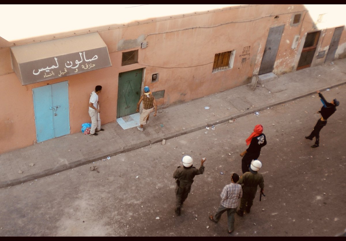 The #Biden admin NEVER ratified Trump’s recognition of Rabat’s blatantly false claim of #sovereignty over #WesternSahara. Below, my photo of a #Sahrawi house in El Aiun, about to be stoned by Morocco’s police in 2010. This is what repression looks like.