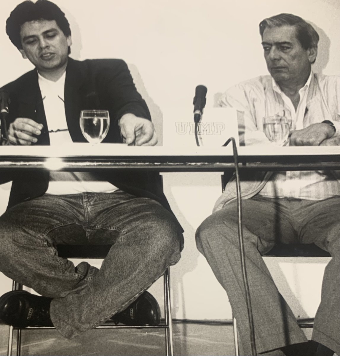 solcmons_labcs's tweet image. Curso de Otoño /1991, en la UIMP de Sevilla, sobre &quot;Creación y pensamiento en la obra de Mario Vargas Llosa&quot; ,fue dirigido por el escritor Fernando Iwasaki.