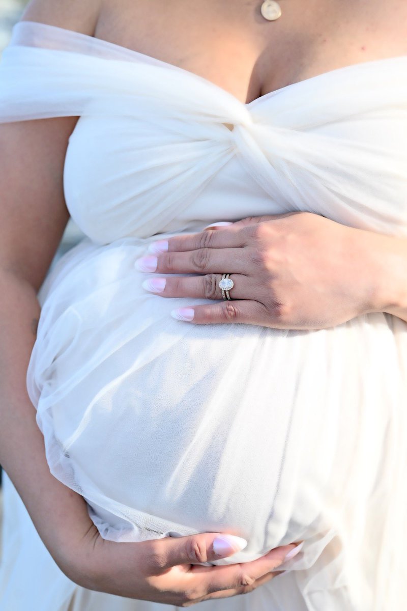 LibertyZSimmons's tweet photo. Waiting for our little angel to arrive πΌπΌππ€° #8monthspregnant
πΈ: @careyannphotography
#35weekspregnant #momtobe #maternityshoot #maternityphotos #pregnant #bumpdate #pregnancy https://t.co/4GdTM1ki5u