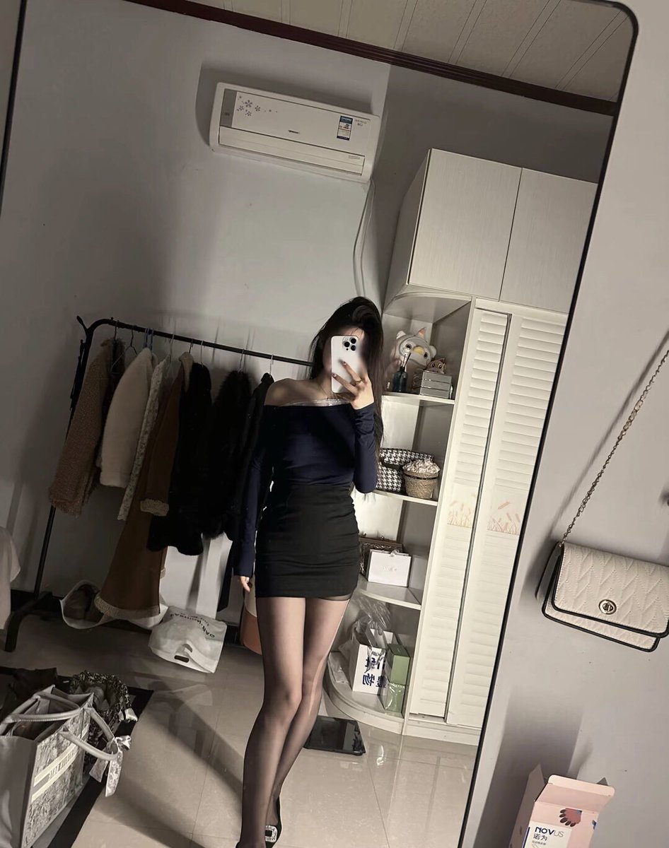 ClappDeja's tweet photo. 好无聊啊，小哥哥，今晚出来见见我嘛，我不想见见，我想被上上 https://t.co/oI5I9y1QAj