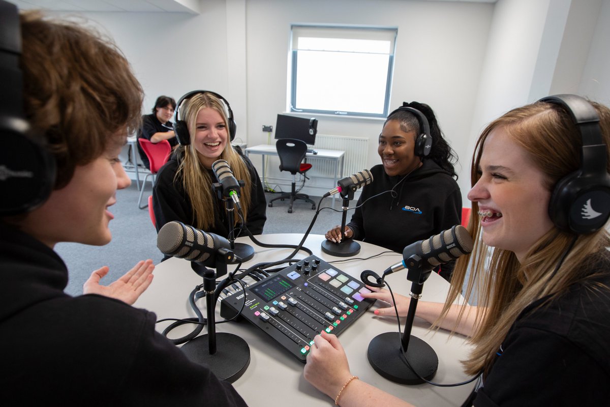 Today is #WorldVoiceDay 🎙️

Your voice is more than just sound — it’s how stories are told, emotions are shared, and ideas come to life. At BOA Stage and Screen, our courses give you the tools to shape powerful narratives across screen and stage 💬📡