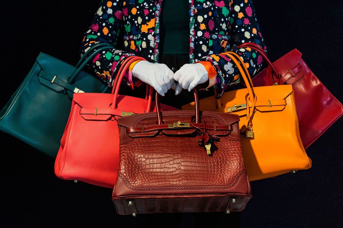 1/11 Pour répondre aux vidéos qui tournent en ce moment, un thread : Hermès et l'authenticité du "Made in France".

L'appellation "Made in France" dans le luxe n'est pas qu'un label ; elle certifie une chaîne de valeur ancrée dans un territoire et un savoir-faire spécifique.
