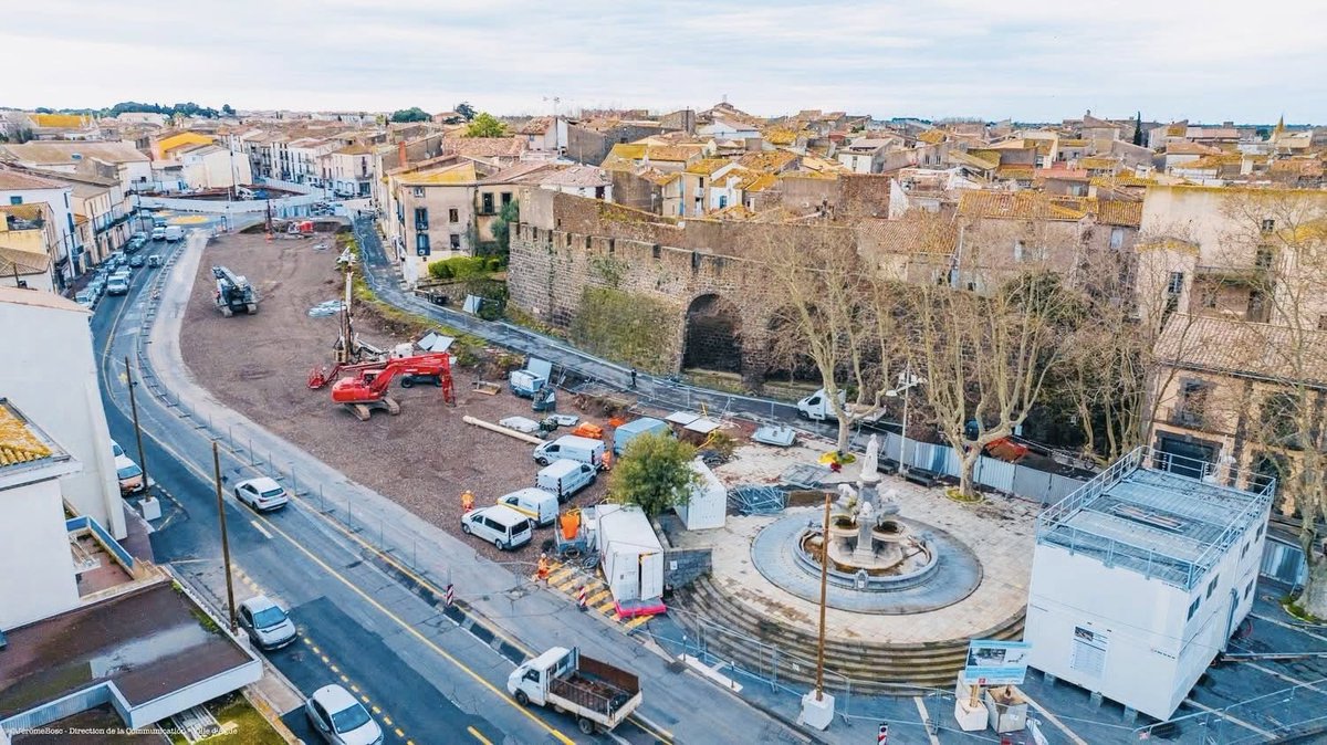 SFreyAgde's tweet image. Revue des projets en cours pour la #redynamisation du #CœurDeVille d’ #Agde avec M. le Préfet et M. le Sous-Préfet. Les importants travaux d’embellissement de la #Promenade et les chantiers de réhabilitation des îlots Brescou &amp;amp; Notre-Dame vont transformer le centre historique.
