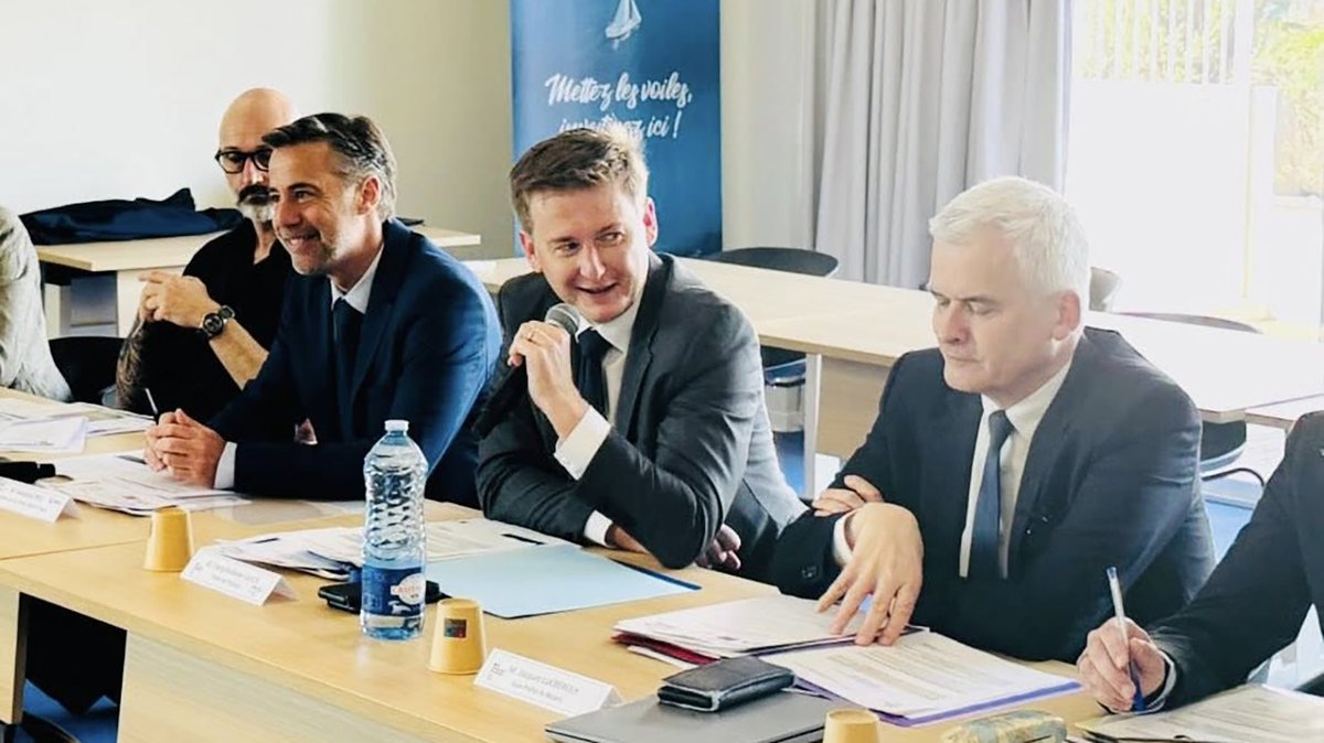 SFreyAgde's tweet image. Revue des projets en cours pour la #redynamisation du #CœurDeVille d’ #Agde avec M. le Préfet et M. le Sous-Préfet. Les importants travaux d’embellissement de la #Promenade et les chantiers de réhabilitation des îlots Brescou &amp;amp; Notre-Dame vont transformer le centre historique.