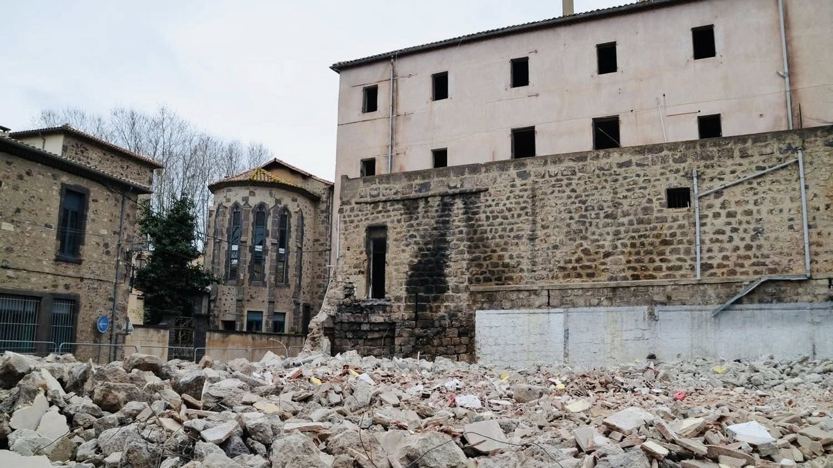 SFreyAgde's tweet image. Revue des projets en cours pour la #redynamisation du #CœurDeVille d’ #Agde avec M. le Préfet et M. le Sous-Préfet. Les importants travaux d’embellissement de la #Promenade et les chantiers de réhabilitation des îlots Brescou &amp;amp; Notre-Dame vont transformer le centre historique.