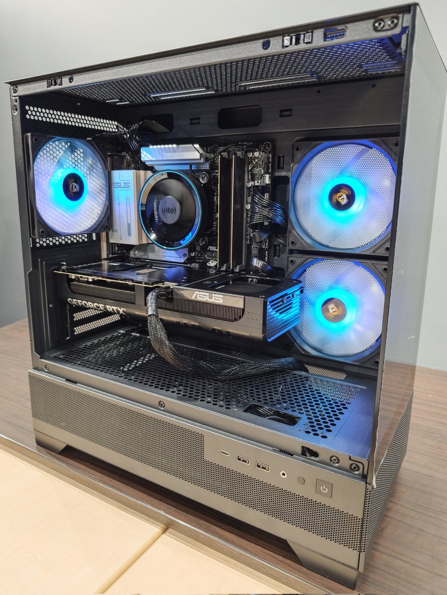 applied_group's tweet photo. 固定ポストでゲーミングPCプレゼントキャンペーンが始まります！！！！！
RTX5070搭載モデル＼( 'ω')／⭐️🅰️ https://t.co/cMKbMcWuxm