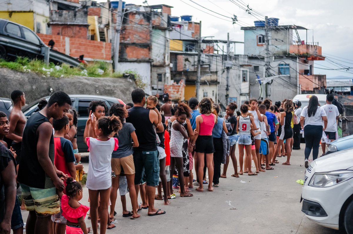 A Páscoa tá chegando e eu gostaria de poder conter meus seguidores pra fazer dessa data inesquecível para milhares de crianças de favelas. Faça uma doação de qualquer valor a partir de 15 reais para a chave doacoes@vozdascomunidades.com.br 

Faça uma criança feliz nessa páscoa!