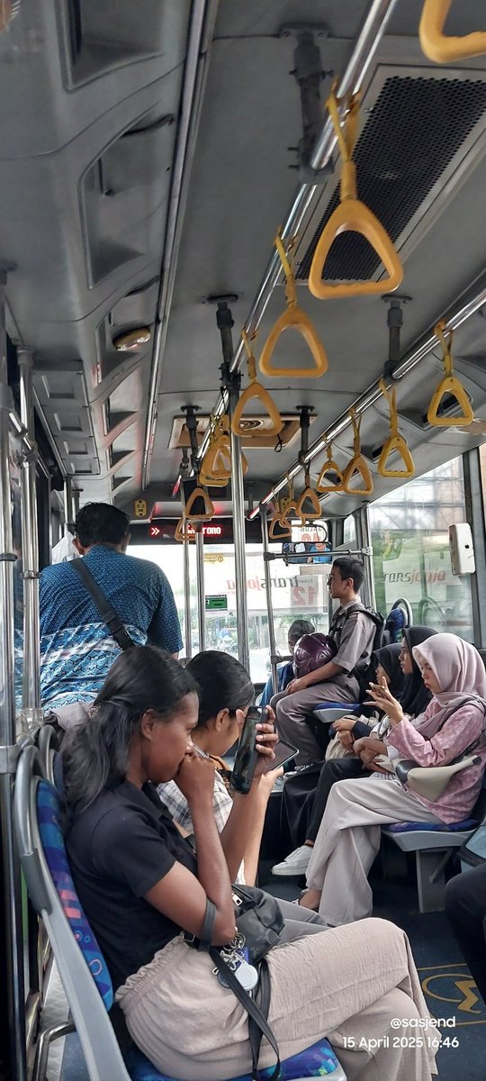sasjend's tweet photo. Cukup longgar saat jam pulang kerja, sepertinya armada makin banyak untuk arah pakem. @TfYogyakarta #transjogja #layananpublik https://t.co/83KmDanSLc