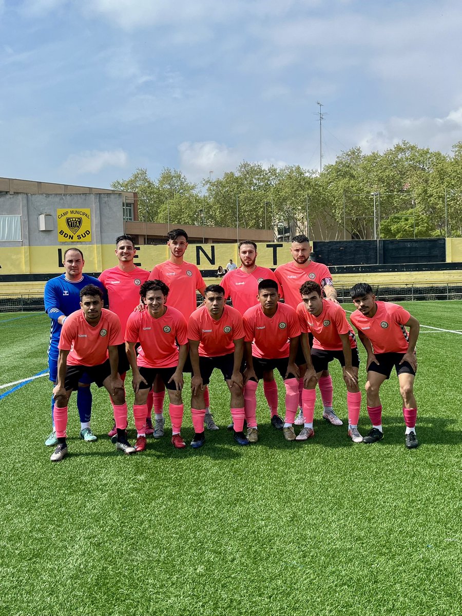 udmontsant's tweet photo. Once inicial y capitanes con el colegiado. Imágenes del pasado domingo en el #Badalona Sud.
#SentimientoMontsant #TodoAlRosa #SomosBadalona #3cat9 https://t.co/eR91t69I5y
