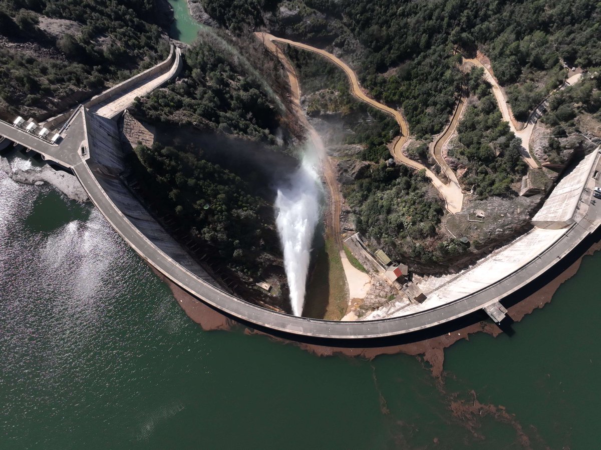 S'incrementa el cabal de sortida de la #Baells, passant dels 12 als 16,8 m3/s

S'adopta aquesta mesura per assumir l'aigua provinent des de la capçalera, arran de les últimes pluges

El cabal és superior a l'habitual però no hauria de representar cap risc d'inundació