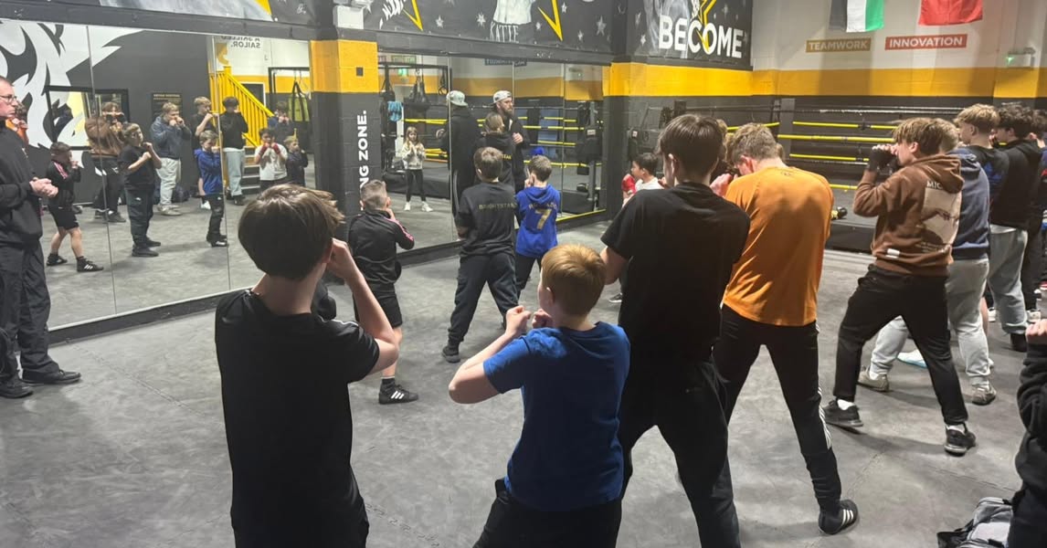 Are you looking for a full day of fitness and fun for your youngster this Easter? The BOXING BRONZE AWARD DAY is the perfect answer! 🥊🥊🥊

🌟 Date: Thursday, 24th April

🌟 Ages: 6 - 13 years old

Book a place Julie.Lockley@brightstarboxing.co.uk or call
 07508 474859