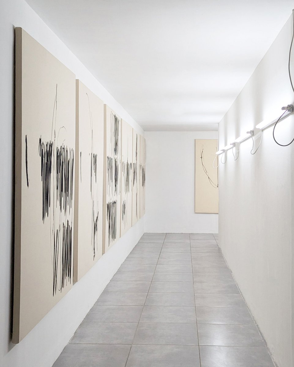 PLEASE
SING ME MY SONG
BEFORE YOU GO
JOËL ANDRIANOMEARISOA

SOLO EXHIBITION
ON VIEW UNTIL MAY 18 2025

HAKANTO CONTEMPORARY
Alhambra Gallery . Level 2
Ankadimbahoaka . Antananarivo

#HakantoContemporary #JoëlAndrianomearisoa #PleaseSingMeMySongBeforeYouGo