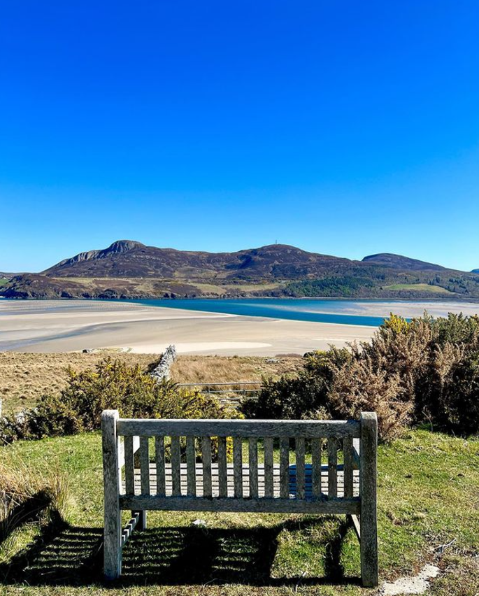 Take a moment to soak in the beauty of the North Coast 500 🌊🌞 Who else wishes they were here right now? 🙋

📍Skinnet Beach
📸ow.ly/xTzP50VAFKW