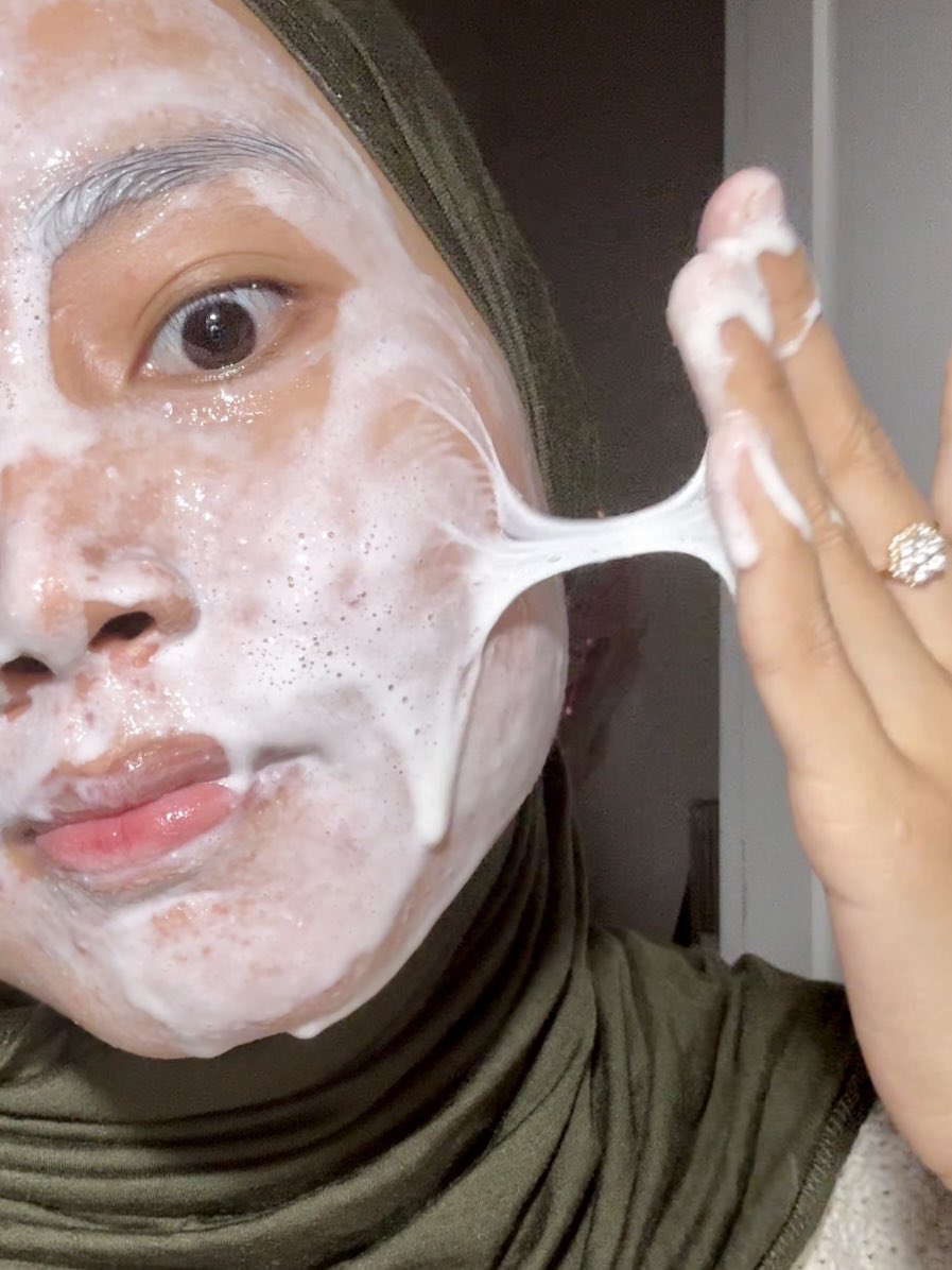 ❌ MASKERAN PAKE SLIME
✅ MASKER BERAS BRAND LOKAL 😭👍🏻

pake masker ini muka jadi cerahan banget ga kusam lagi, hero ingredientsnya MANTEPPP...