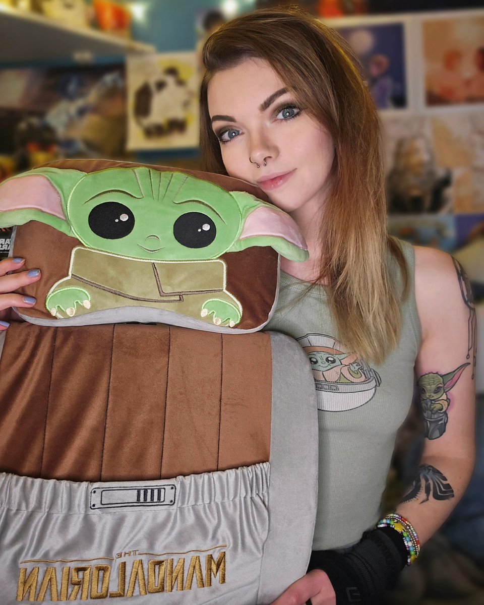 If any companies would like to do some kind of Star Wars collab for May 4th let me know!! 👀 Always down to do promotions, unboxings n stuff 💙

I have previously worked with companies such as Hasbro, Padawan Outpost, Noblechairs and Zavvi!
Email in bio links 🫶