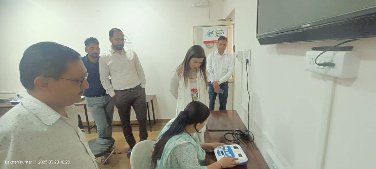 EXCISECGST's tweet image. Swachhata Project 2024-25 &quot;Strengthening of NGO&quot;. Under the guidance of Commissioner, CGST Indore Jute bags were procured from the NGO &quot;Jwala Mahila Samiti&quot; and distributed to the students of Helen Keller Education Academy for Blind students, Indore @cbic_india @cgstbhopalzone