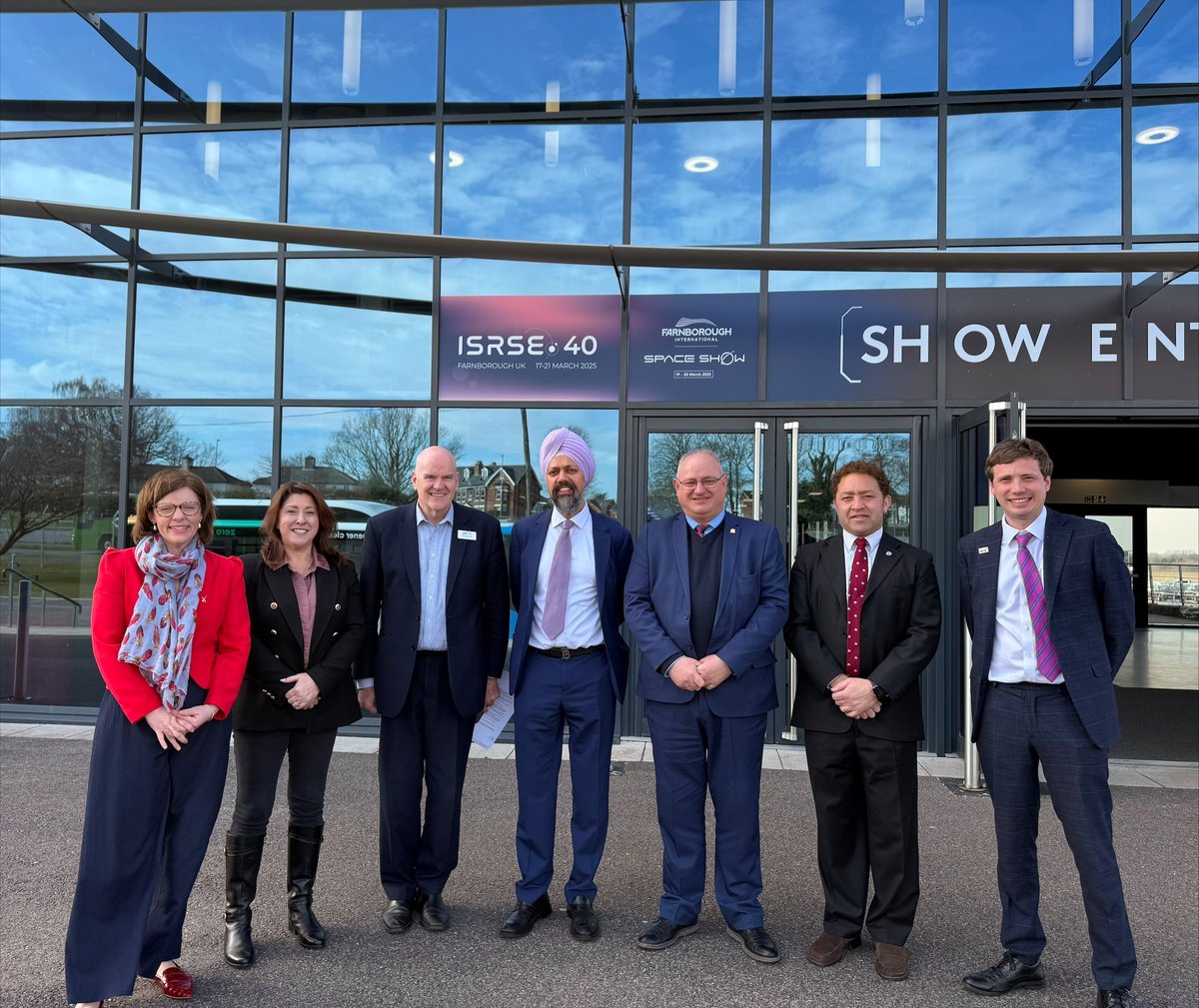 TanDhesi's tweet image. A shining testament to humanity’s progress … @FIAFarnborough International Space Show with @CommonsDefence was out of this world! 🚀✨

If you want to take the weight off your feet, zero gravity is definitely the way.