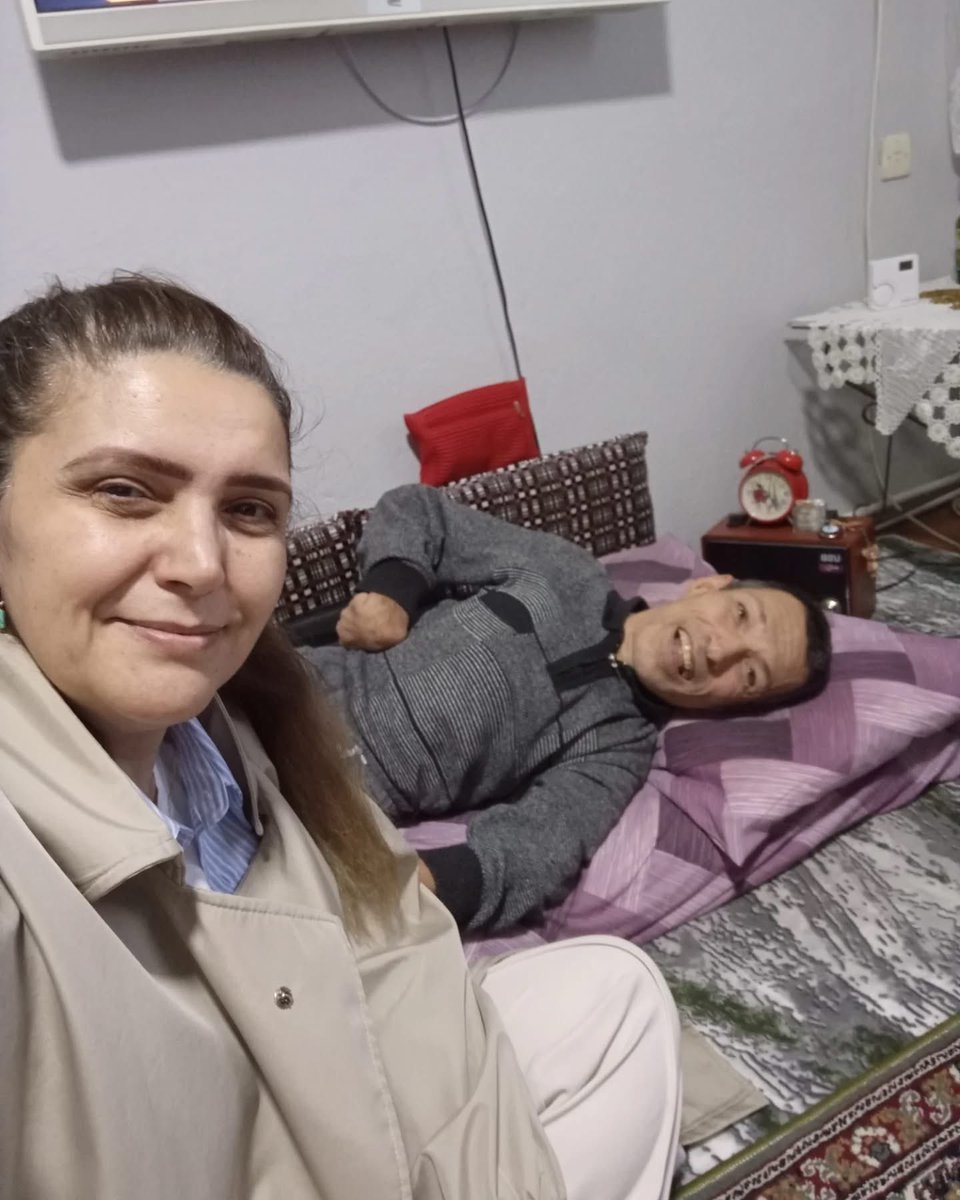 salihliakkadinlar (@salihliakkadin) on Twitter photo Bugün Güneş Mahallemizde Hayati Doğan Kardeşimiz ve Güzel Ailesini ziyaret ederek hal ve hatırlarını sorduk.
Güler yüzlü hoş sohbetleri için kendilerine çok teşekkür ederiz 🤲
<a href="/AKKADINGM/">AK Parti Kadın Kolları</a>
<a href="/tugbaisikercan/">Tuğba IŞIK ERCAN</a>
<a href="/KalfaKaplan/">Ebru Kalfa Kaplan</a>
<a href="/CananSkan/">Canan Çalışkan</a> Bugün Güneş Mahallemizde Hayati Doğan Kardeşimiz ve Güzel Ailesini ziyaret ederek hal ve hatırlarını sorduk.
Güler yüzlü hoş sohbetleri için kendilerine çok teşekkür ederiz 🤲
<a href="/AKKADINGM/">AK Parti Kadın Kolları</a>
<a href="/tugbaisikercan/">Tuğba IŞIK ERCAN</a>
<a href="/KalfaKaplan/">Ebru Kalfa Kaplan</a>
<a href="/CananSkan/">Canan Çalışkan</a>