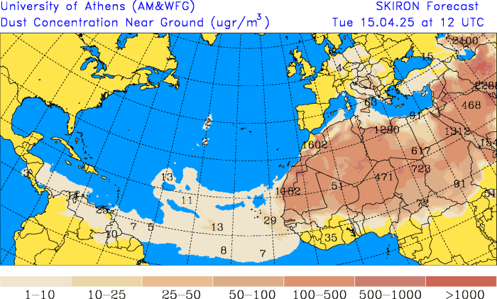 EstebanWXcast's tweet photo. 2/3 Convergencia de humedad de alisios del NE-E, de fuerza 5-6, causan aguaceros y tormentas a lo largo de ambas vaguadas. En el norte de Sudamérica, dorsal en 500 hPa, anclada en alta cerca de 13n72w, y propagación de SAL inducen tiempo apacible, seco y calima al norte de 5n-7n. https://t.co/SZx9AUyzKN