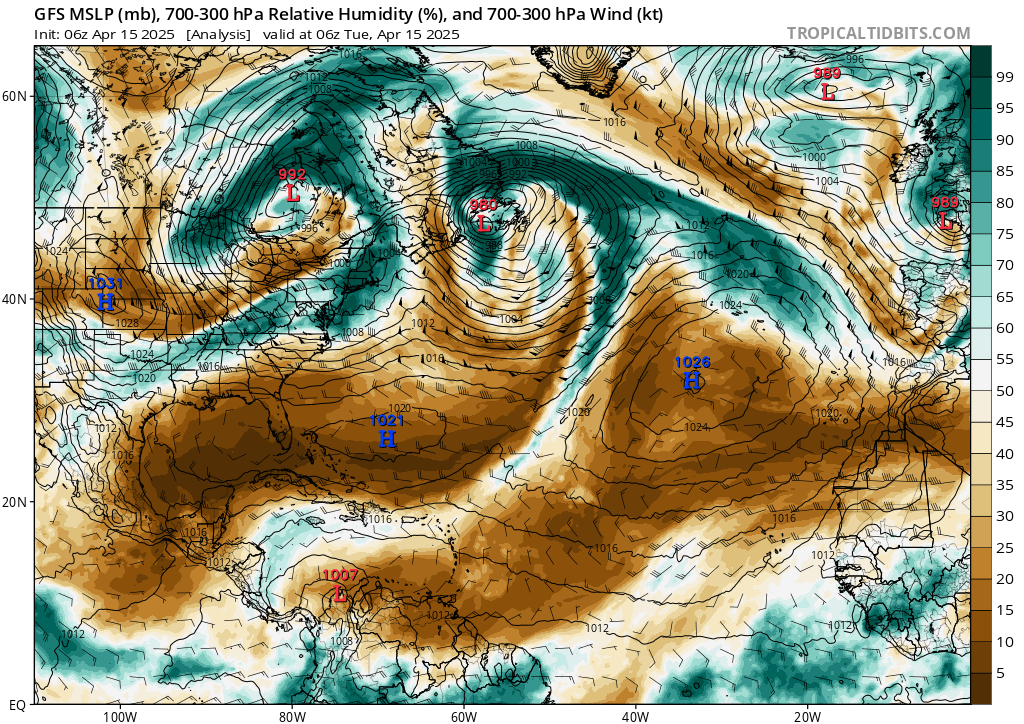 EstebanWXcast's tweet photo. 2/3 Convergencia de humedad de alisios del NE-E, de fuerza 5-6, causan aguaceros y tormentas a lo largo de ambas vaguadas. En el norte de Sudamérica, dorsal en 500 hPa, anclada en alta cerca de 13n72w, y propagación de SAL inducen tiempo apacible, seco y calima al norte de 5n-7n. https://t.co/SZx9AUyzKN