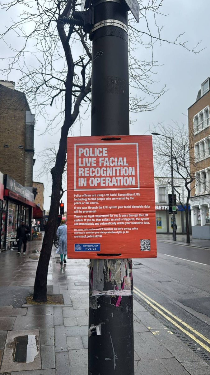 🚨FACIAL RECOGNITION VAN around
east street in Walworth - exact whereabouts of the van are unknown so please be vigilant in the area 🚨

Share to your neighbours ! 

Remember we keep each other safe ❤️