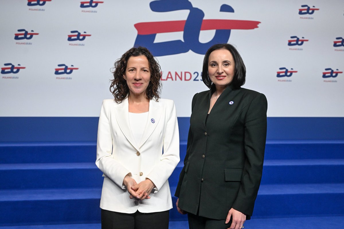 Roxana Mînzatu (@roxanaminzatu) on Twitter photo 🇺🇦🇪🇺We will stand with Ukraine for as long as it takes.
A pleasure to meet 🇺🇦 Minister Oksana Zholnovych <a href="/MinSocUA/">Ministry of Social Policy of Ukraine</a> at #EPSCO.
We discussed cooperation on access to the Employment and Social Innovation (EaSI) programme and the importance of labour law alignment with the EU 🇺🇦🇪🇺We will stand with Ukraine for as long as it takes.
A pleasure to meet 🇺🇦 Minister Oksana Zholnovych <a href="/MinSocUA/">Ministry of Social Policy of Ukraine</a> at #EPSCO.
We discussed cooperation on access to the Employment and Social Innovation (EaSI) programme and the importance of labour law alignment with the EU