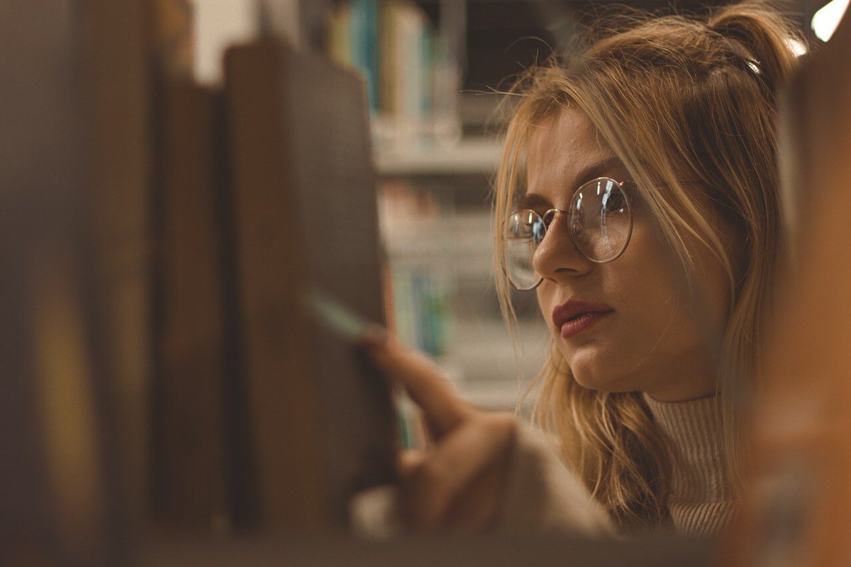 ReachCambridge's tweet photo. 📖✨ April is #NationalPoetryMonth! Who’s your favourite poet? Let us know! 🖋️ 
#ReachCambridge #Poetry https://t.co/FEtKZkgpje