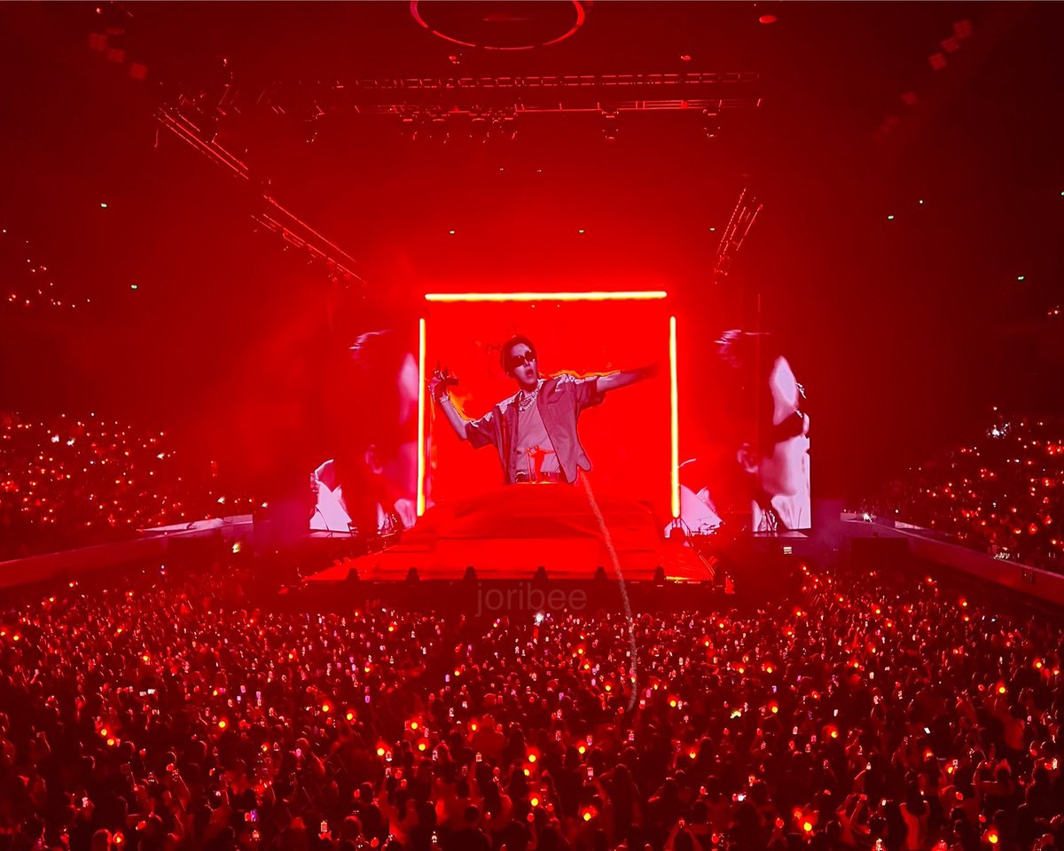 uarmyvibe's tweet photo. Wow...This is it. Jung Hoseok in Manila https://t.co/Bc0iqb0FCz