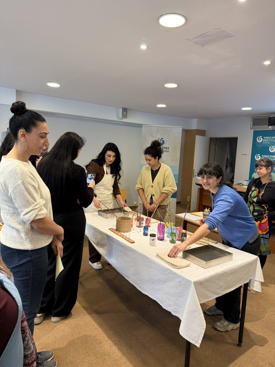 Ebru Atölyelerimiz Tüm Renkleriyle Devam Ediyor! 🎨

Yeni atölyelerimize siz de katılmak isterseniz, detaylı bilgi ve kayıt için:
event.brussels@yee.org.tr

Yaklaşan atölye tarihleri:
• 8 Mayıs
• 15 Mayıs
• 22 Mayıs