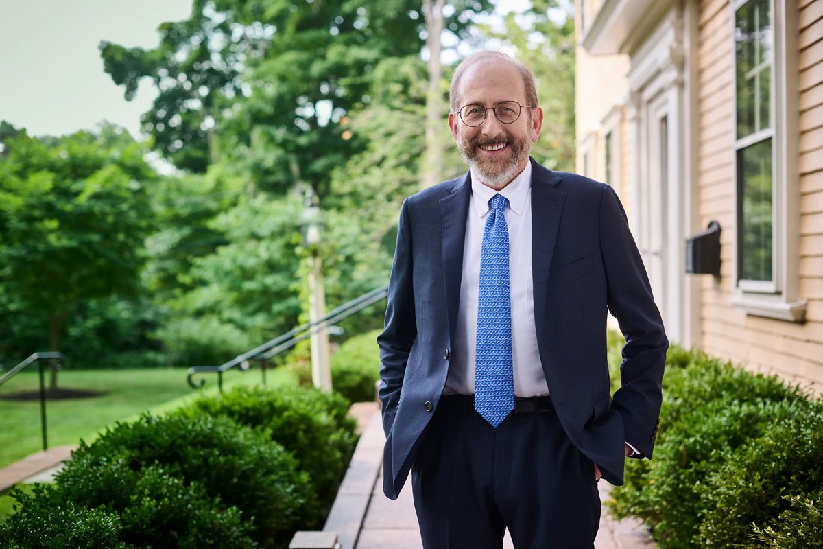bluhue123's tweet image. Harvard President Alan Garber: “No government — regardless of which party is in power — should dictate what private universities can teach, whom they can admit and hire, and which areas of study and inquiry they can pursue.”
Do you stand with President Garber?
Please raise ✋