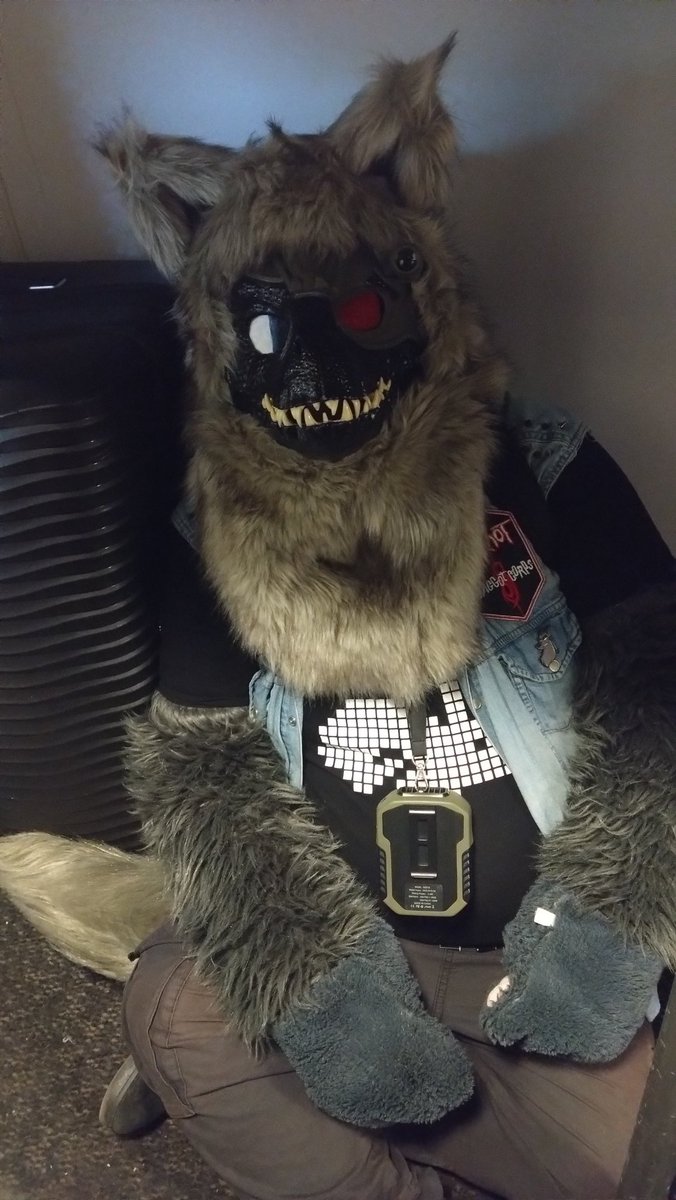 atomicfallout67's tweet image. Remember to store pets and luggage in the appropriate areas 

 #furry #furrypride #furrytrash #furryuk #fursuiter #furryfandom #atomicfallout67 #dinomaskfurry #cyberwolf #cyberpunk #anime #cosplay #cosplayer #ukfurry