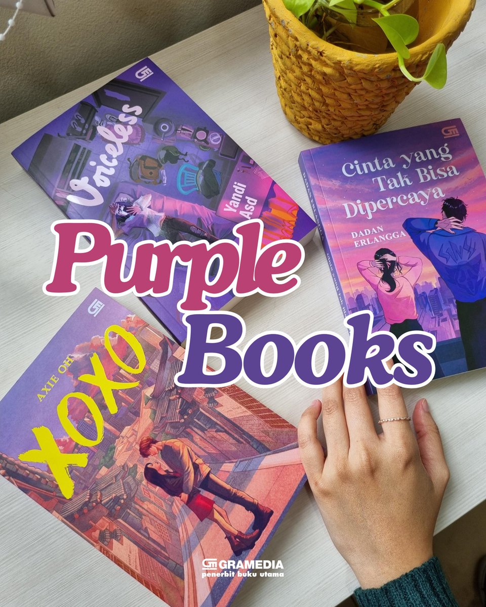 fiksigpu's tweet photo. Kamu tipe yang menyusun rak buku sesuai warna? Mungkin ini saatnya kalian update buku-buku warna ungu kalian 💜
#purplebooks #fiksigpu #bukugpu #BookRecommendation #xoxo #axieoh https://t.co/8zzBWSc3zR
