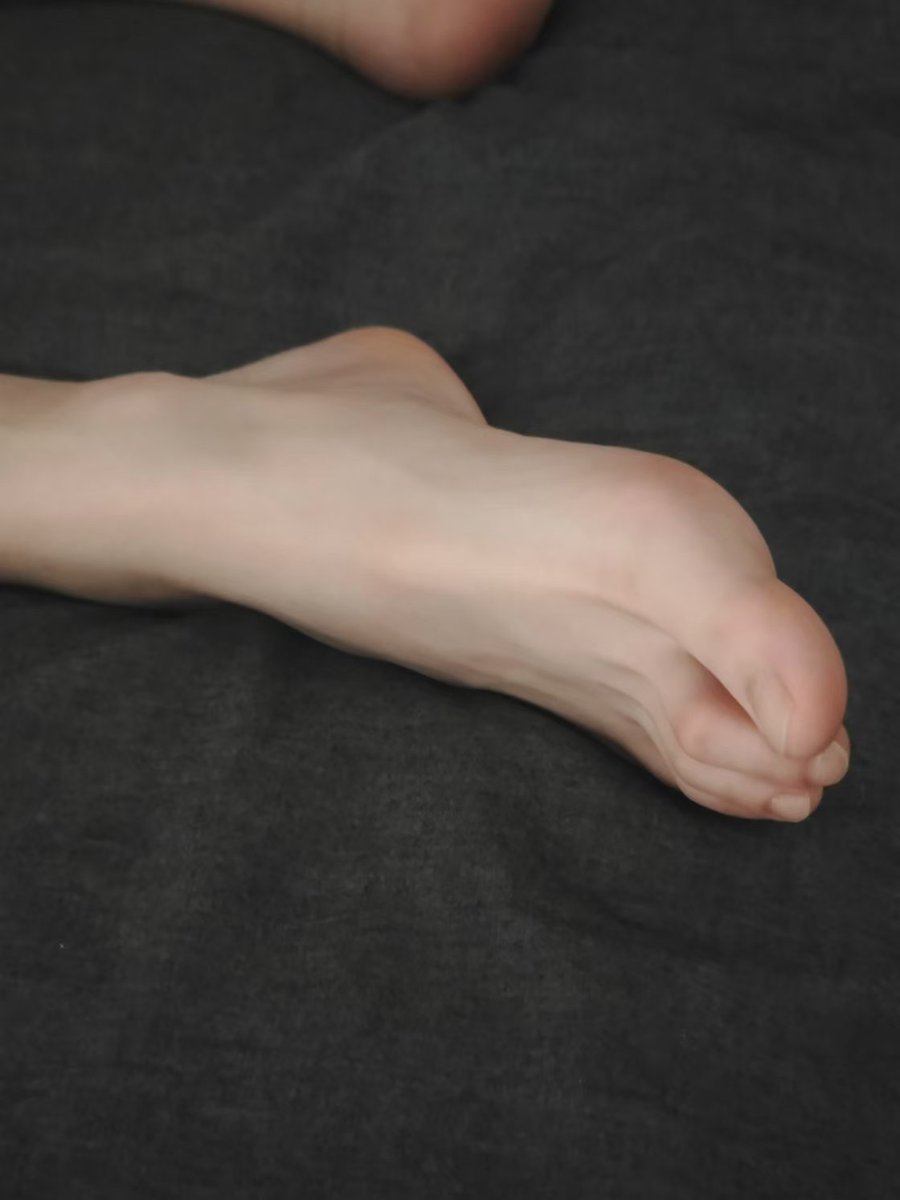 这么白净的玉足谁不爱啊啊啊啊啊啊啊啊啊！！！