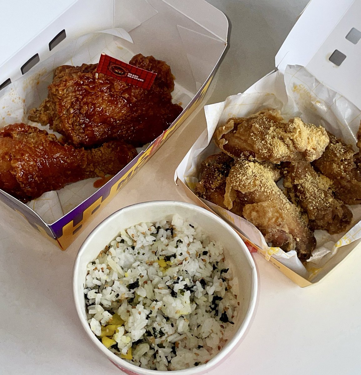 udah weekday lagi, waktu nya back to work👩🏻‍💻💼

trus udah lama gamakan Moon Chicken, langsung order deh😋💜