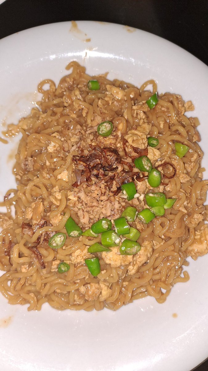 ftnnfs's tweet photo. @FOODFESS2 Mie gorengg nyemekk + rawit besttttt🫢🫢 https://t.co/MRETSKDWqt