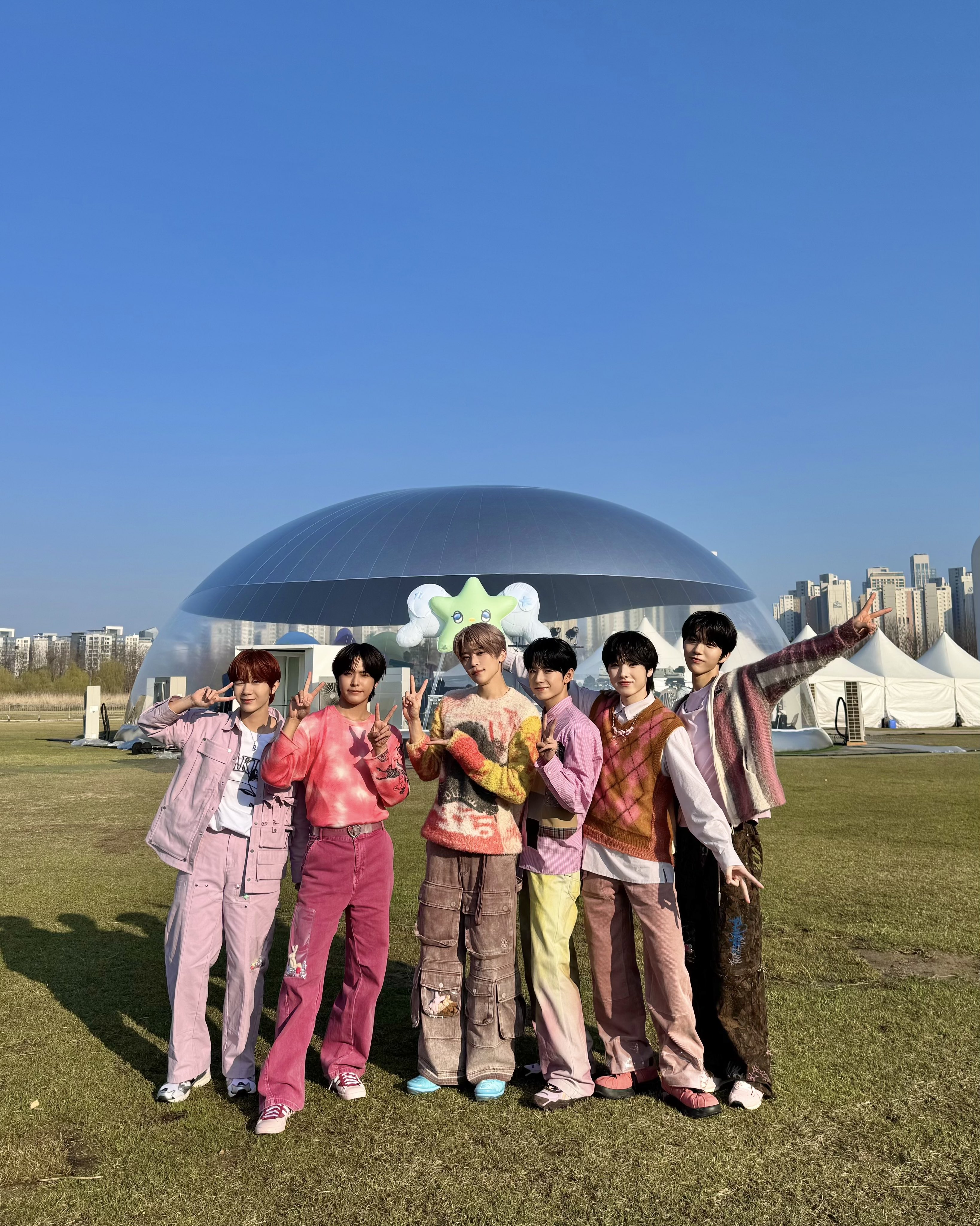  오늘자 쇼케이스에서 280명의 소녀들에게 전원 고백한 남돌