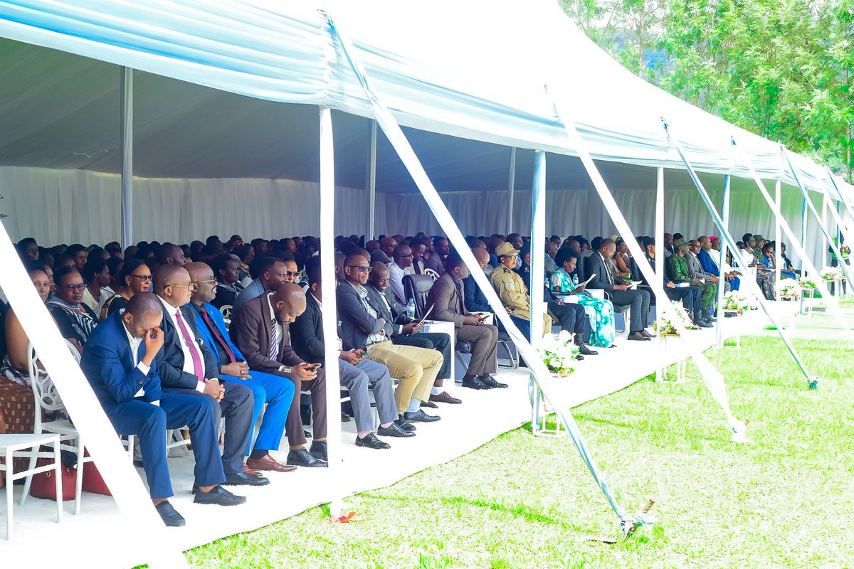 Abagize Inama Njyanama y’Akarere harimo n’abagize Komite Nyobozi y’Akarere, IBUKA, abahagarariye imiryango ishingiye ku myemerere n'abandi bayobozi batandukanye.