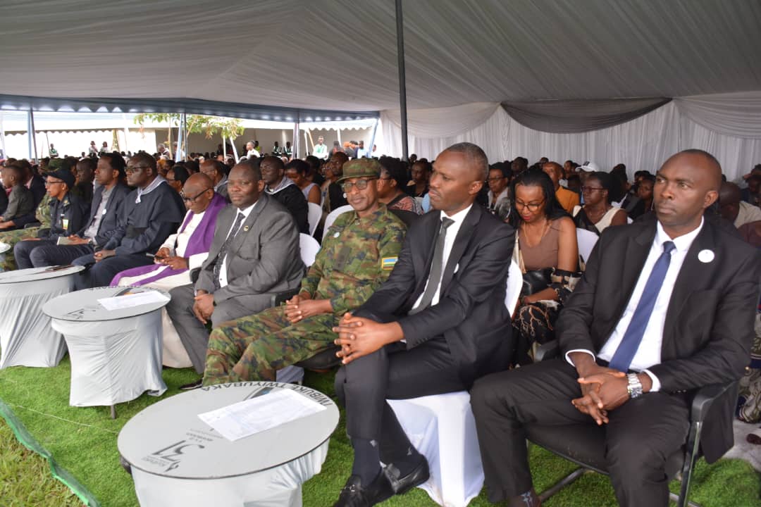 Umuyobozi Nshingwabikorwa w'Akarere yihanganishije imiryango yabuze ababo anabashimira ubutwari bagize bwo kubaka u Rwanda no gutanga imbabazi. Ati: “Mwatumye inzira y’ubumwe n’ubudaheranwa igerwaho kandi mu buryo bwihuse. Turabibashimiye.” (1)
