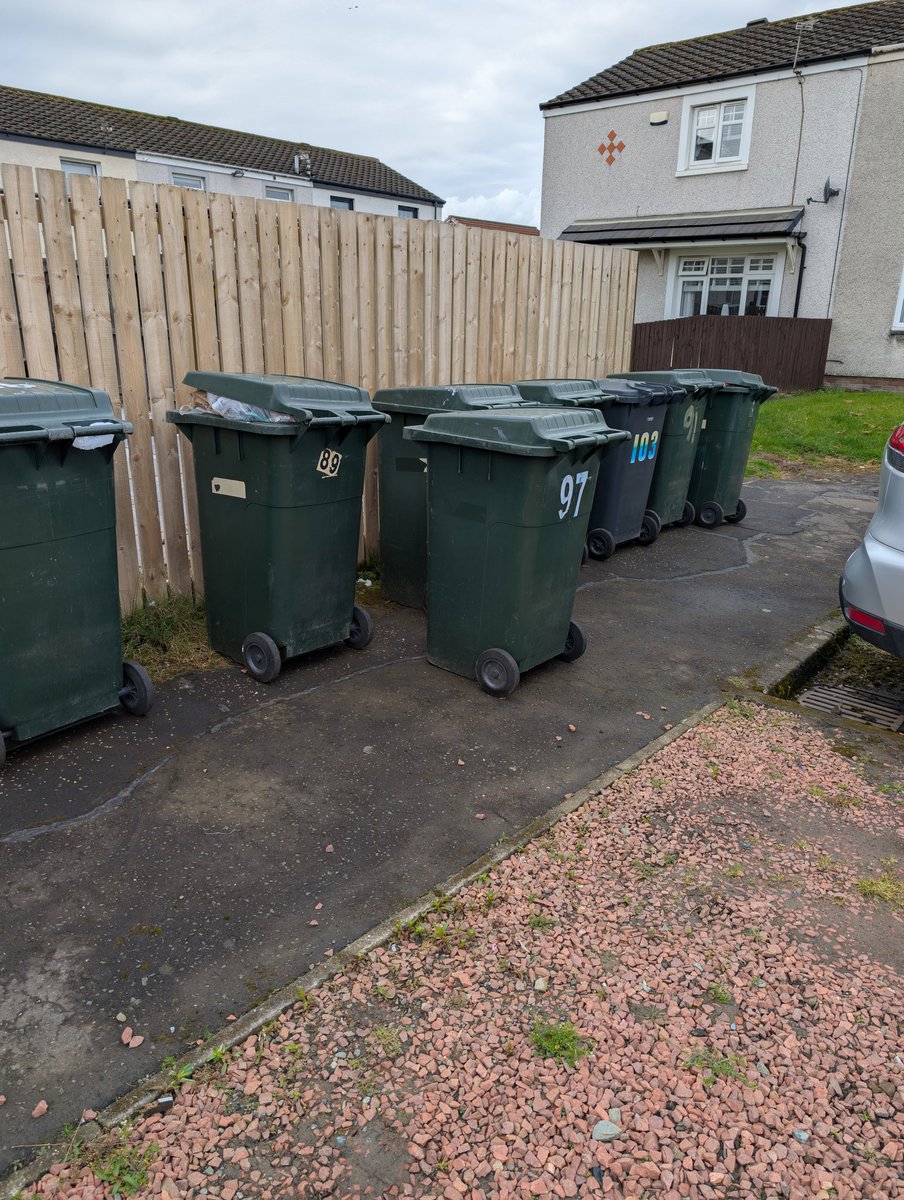 KamikazeBob's tweet photo. @nlcpeople
Can someone tell us why our little section of New Stevenston Road didn't have our bins emptied on Saturday? Surely you're not going to make us wait nearly 3 weeks for our general waste to be collected?

Only doing this here as you now can't call anyone to tell them https://t.co/tYsb9bMmh2