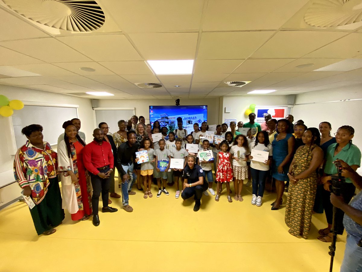 AcGuadeloupe's tweet photo. Les élèves (école, collège et lycée) lauréats du concours « Non au harcèlement » étaient au rectorat hier pour recevoir leurs récompenses.
#PrixNAH @AcGuadeloupe @gangloffchris https://t.co/w7fYs47hvd