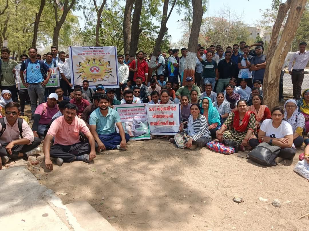 ખેલ સહાયક ભરતી માટે શાળા પસંદગી તા.11/04/2025 ના રોજ બપોરે 12:00 કલાકથી ખેલ સહાયક ભરતી પોર્ટલ પરથી કરી શકાશે આ એક  વધારે લોલીપોપ લાવી સરકારગુજરાત
<a href="/Bhupendrapbjp/">Bhupendra Patel</a> 
<a href="/kuberdindor/">Dr. Kuber Dindor</a>
<a href="/irushikeshpatel/">Rushikesh Patel</a> 
<a href="/narendramodi/">Narendra Modi</a> 
<a href="/prafulpbjp/">Praful Pansheriya</a> 
<a href="/sanghaviharsh/">Harsh Sanghavi</a> 
 <a href="/mansukhmandviya/">Dr Mansukh Mandaviya</a> 
<a href="/AmitShah/">Amit Shah</a>
<a href="/dhaval241086/">Dhaval Patel</a>