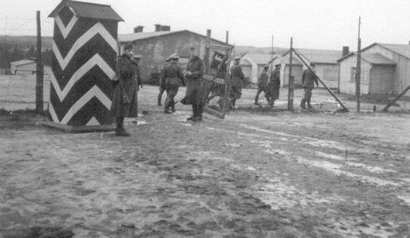 HorsePowerMus's tweet image. On 16th April 1945 - 'B' Squadron of the 11th Hussars aided in the Liberation of Stalag XI B. This was the first British POW camp to be liberated by the advancing allied troops!