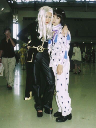 neoIip's tweet photo. i hope these early 2000 jojo cosplayers are sleeping well https://t.co/gxiIUvjH6l