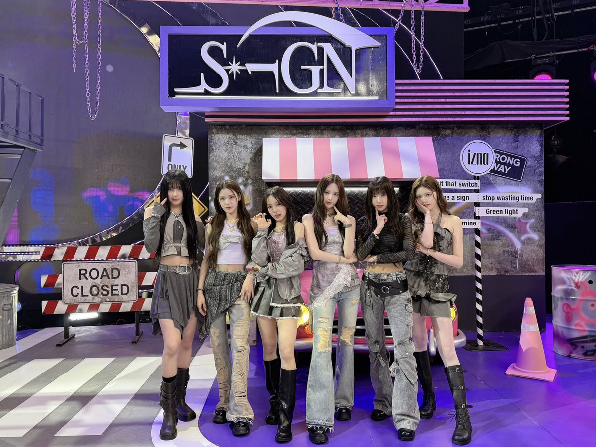 izna_offcl's tweet photo. [iznaPIC📷]

2025.04.15 SBS M <더쇼>

#izna #이즈나
#SIGN #izna_SIGN https://t.co/JZvGu1bUki