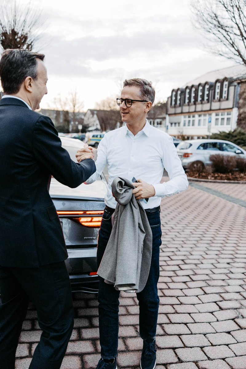 PaulZiemiak's tweet image. Den größten Respekt für unseren Carsten #Linnemann! Er verzichtet auf einen Ministerposten, um der @CDU weiter als Generalsekretär zu dienen und unsere Partei auch in einer neuen Bundesregierung stark aufzustellen. Carsten ging und geht es immer um die Sache! Das hat er heute…