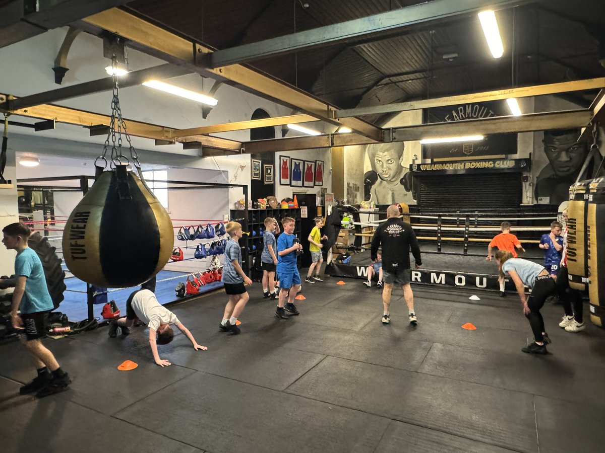 Weekly Timetable

No kids boxing this Thursday due to the home show

Tuesday
• 5:30 PM – Youth Boxing (Ages 7–16)
• 7:15 PM – Adult Boxing Class (All Levels)

Thursday
• 7:15 PM – Adult Boxing Class (All Levels)

◼️🔶🥊 Discipline. Confidence. Community.