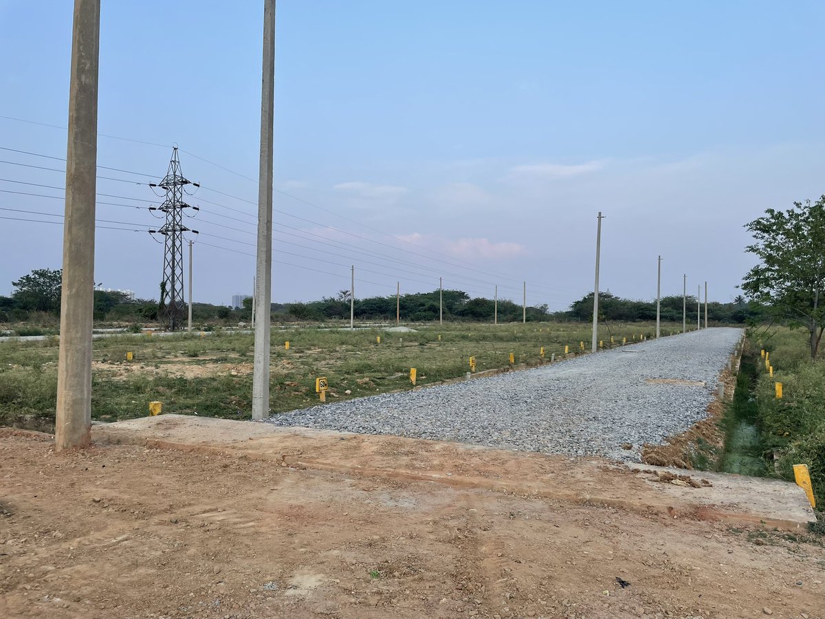 HennurBlr's tweet photo. #Arkavathy Lyt Block 18 (near Vibgyor School, Geddalahalli) roads getting asphalted. Few houses already up
This layout isn’t connected to #Hennur Mn road yet @BDACommissioner
Parks & CA sites earmarked on the plan, but nothing being done on it.. https://t.co/6Mze0UlSQK